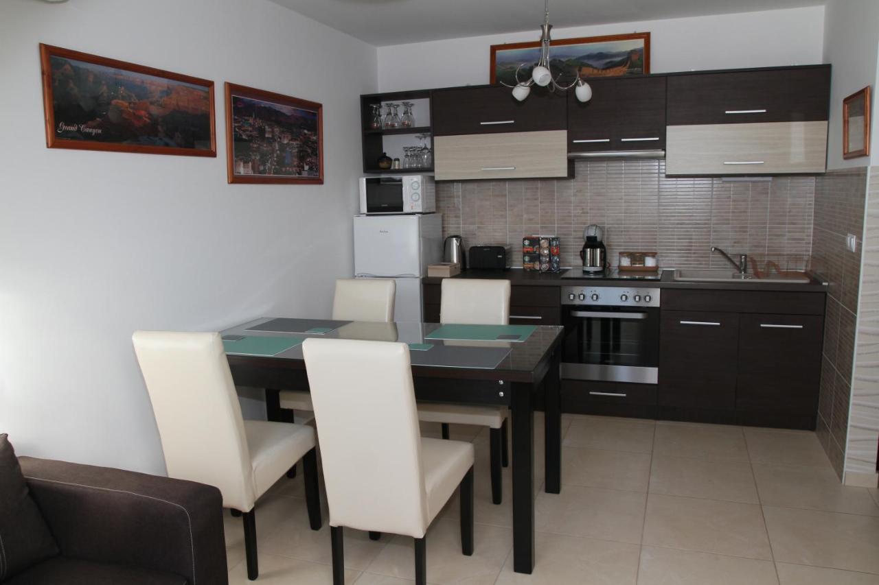Blonde River Apartman Soter Szeged Exteriör bild