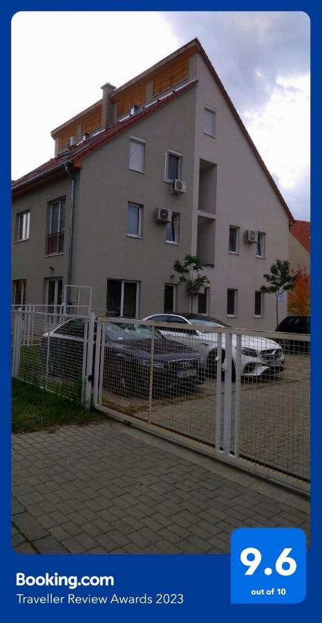 Blonde River Apartman Soter Szeged Exteriör bild